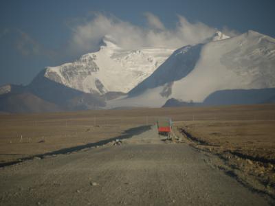 Himalaya range between Tingri and Zhangmu