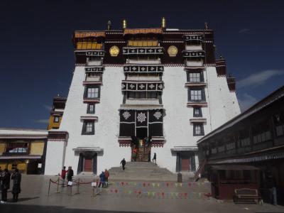 Entrance to the Potala Palace in Lhasa, throne room on top