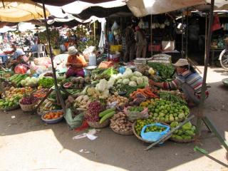 Market on the road to Siem Reap