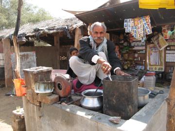 Tea vendor on the road to Bikaner