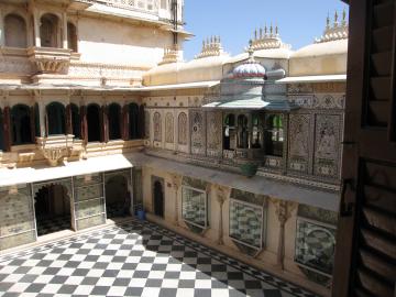 Udaipur palace courtyard